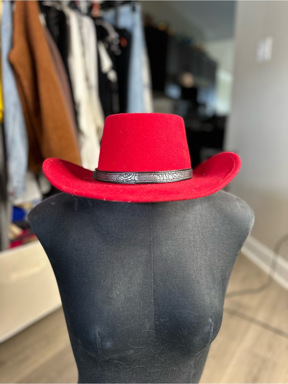 Red Wool Felt Cowboy Hat with Silver Tooled Band - Picture 4 of 7